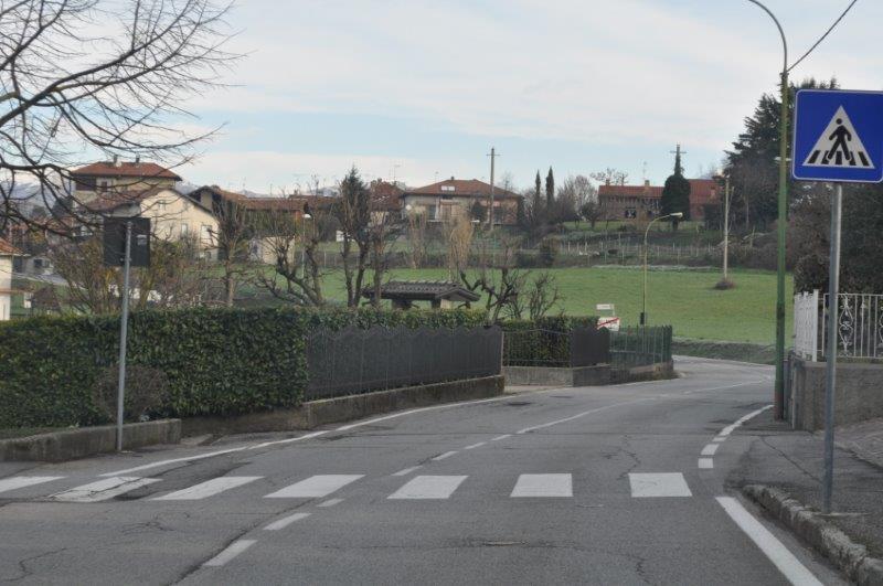 Villanova : sulla sinistra il tratto iniziale dove verrà realizzato il marciapiede