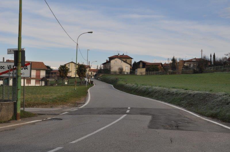 Sede stradale verso la frazione di Dagò